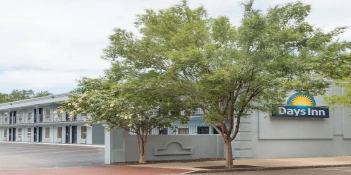 Days Inn by Wyndham Charleston Historic District