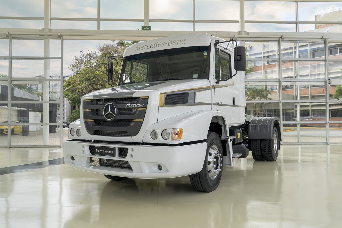 Mercedes-Benz lança edição especial do Atron 1635 para marcar a despedida de um caminhão clássico do Brasil