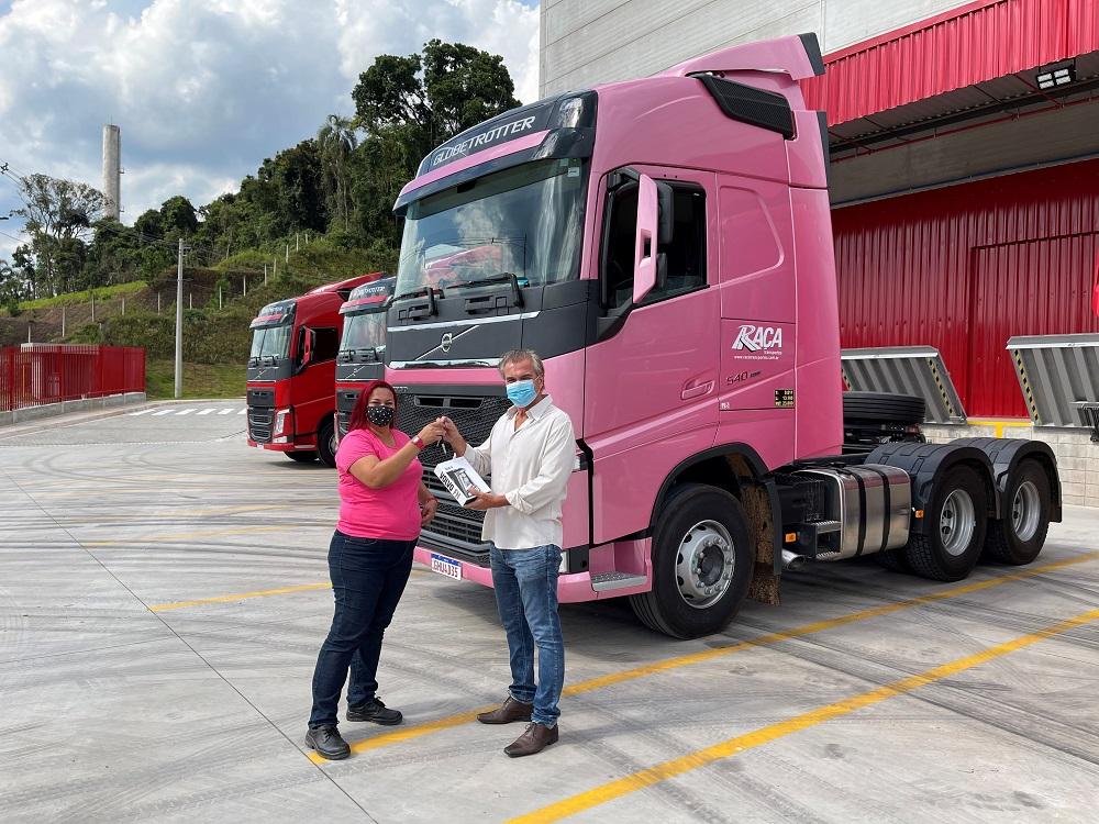 Raça Transportes reforça programa de contratação de mulheres motoristas