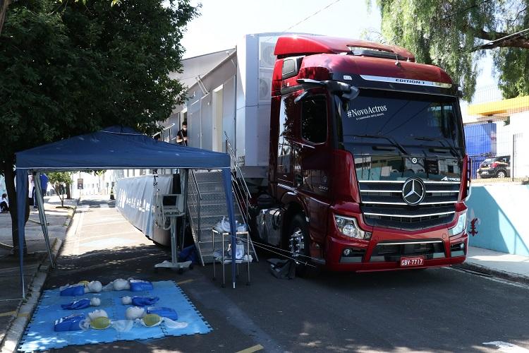 Mercedes-Benz e parceiros levam Unidades Móveis da Saúde para atendimento durante o Rally dos Sertões e no norte do Paraná