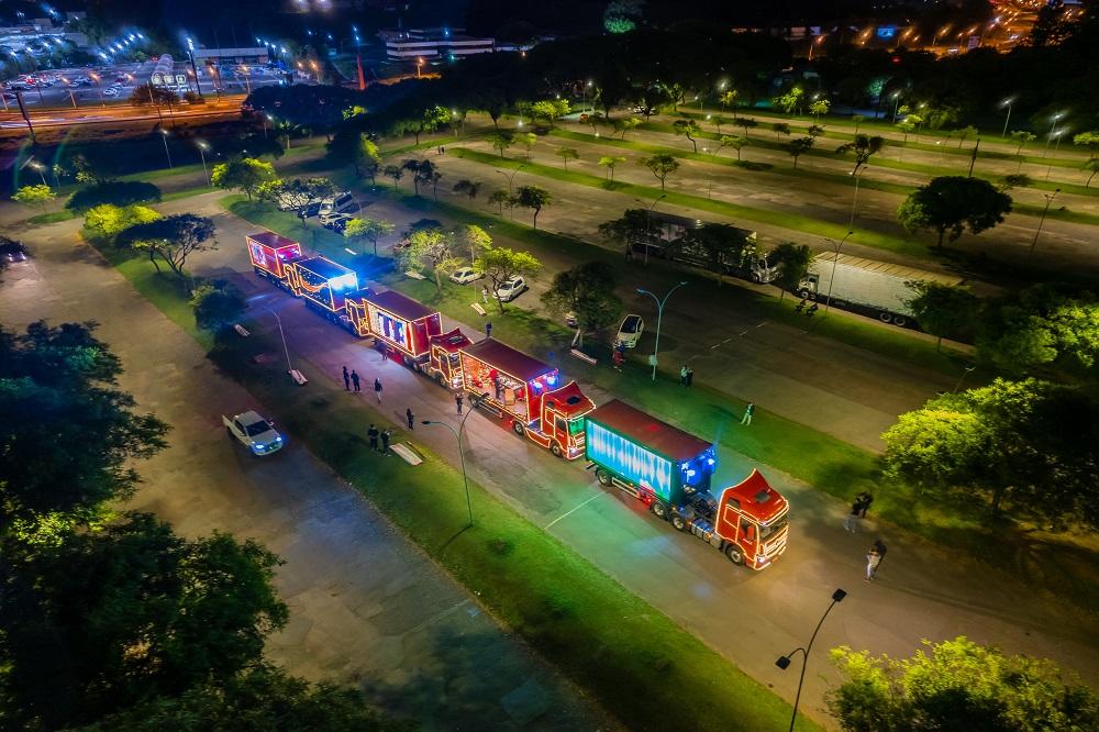 Novo Actros é destaque na Caravana de Natal da Coca-Cola