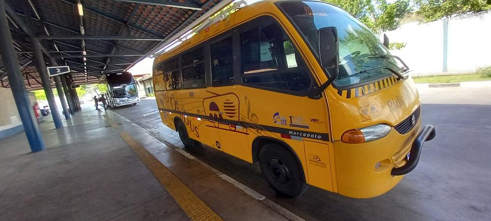 Na rodoviária de Embu das Artes