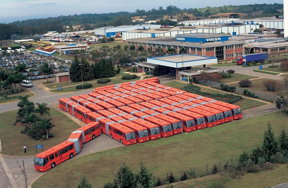 Biarticulado Volvo completa três décadas de revolução no transporte de passageiros