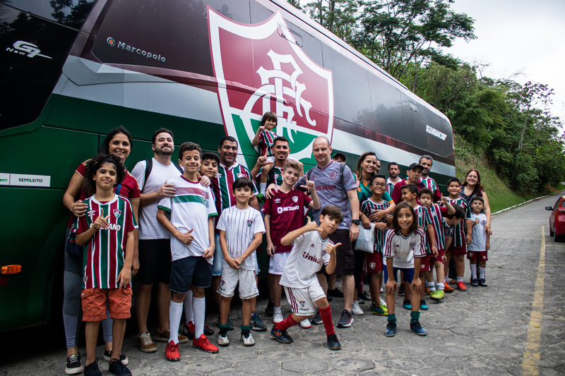 Pequenos torcedores passeiam de Águia Tricolor e visitam o Vale das Laranjeiras