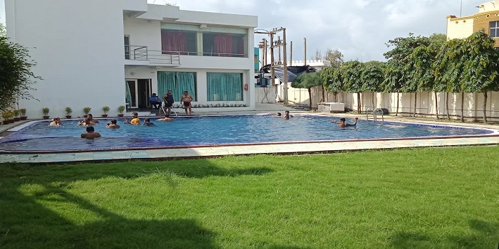 HOTEL SWIMMING,PURI