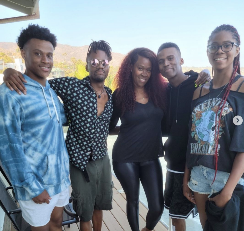 DMX ex wife, Tashera Simmons, and 4 of their children